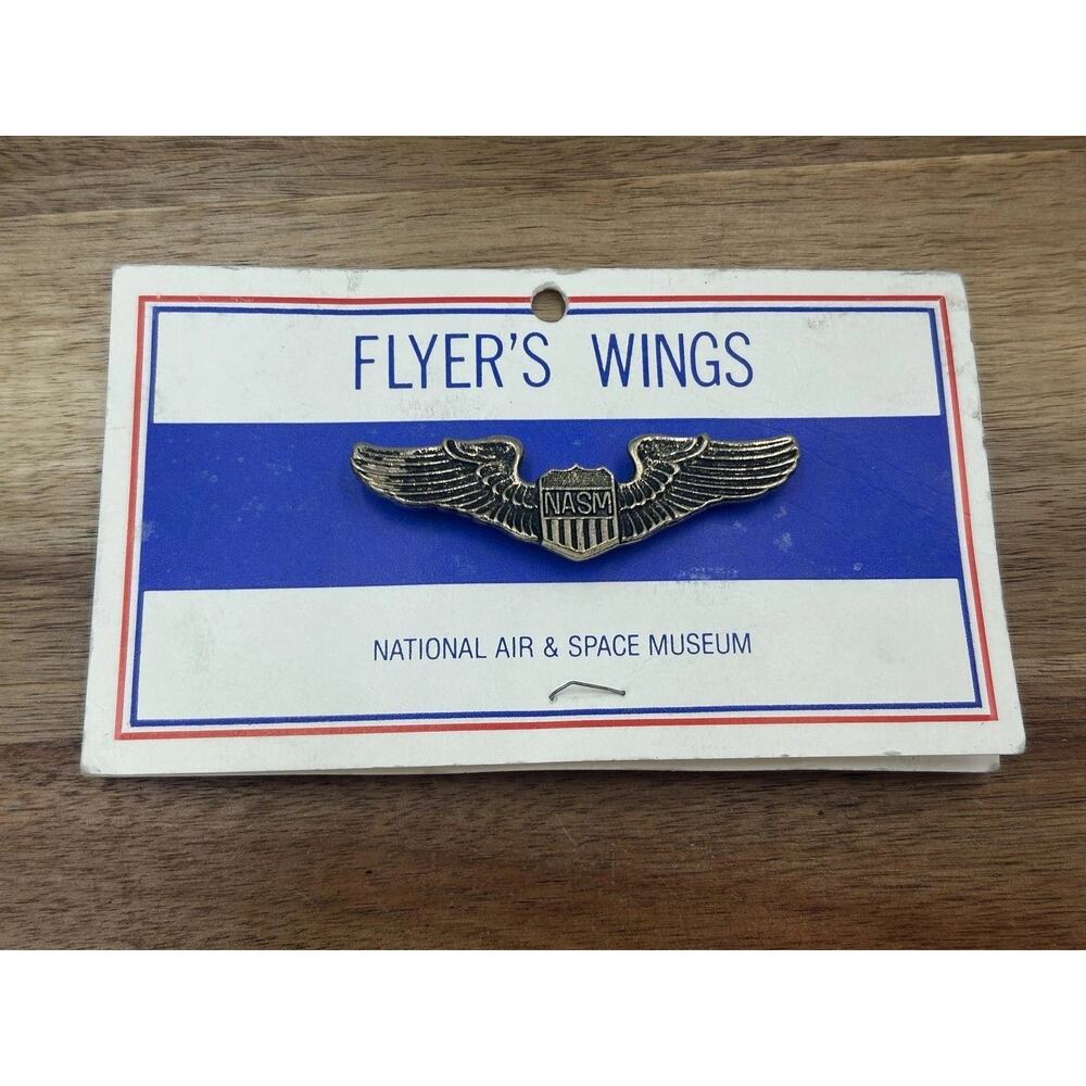 Vtg Smithsonian NASM Flyer's Wings Metal Pin Badge National Air Space Museum USA
